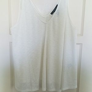 Flowy Vneck tank🌻